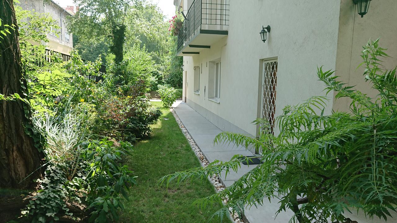 Délibáb Appartement *